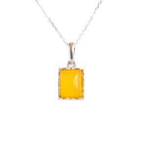 Baltic Lemon Amber Minimalist Pendant Necklace in 925 Sterling Silver